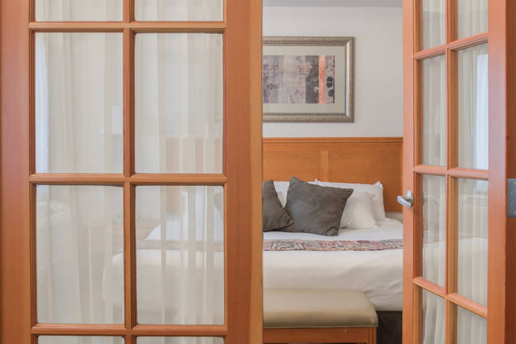 RidgeSuiteBedroom-7×5